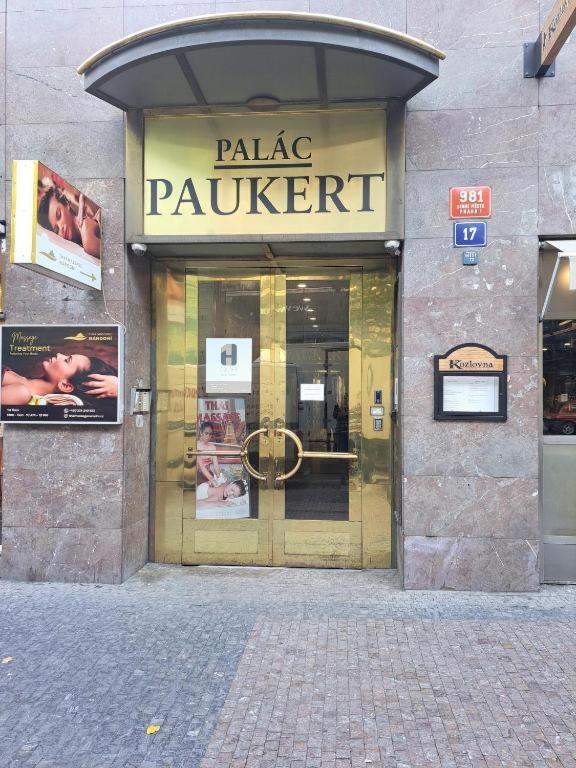 Enter City Center Praag Buitenkant foto